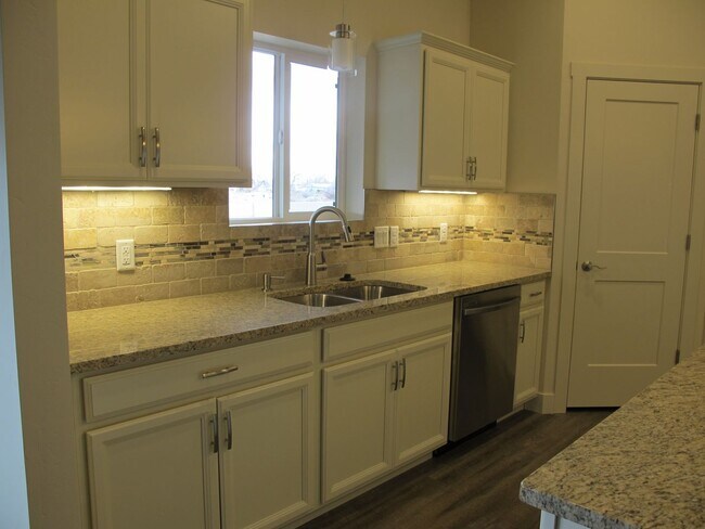 Foto del edificio - Beautiful home coming soon!