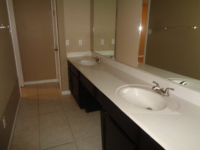 Foto del edificio - 5401 Peacock St