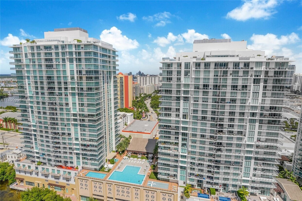 Primary Photo - 300 Sunny Isles Blvd