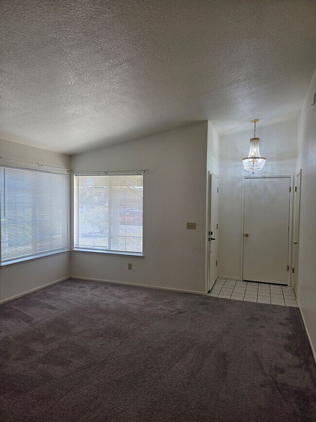 Foto del edificio - 203 Catalpa Ln