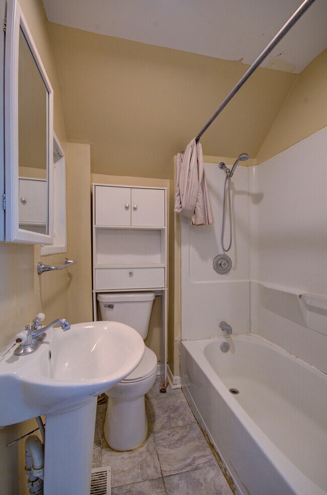 Building Photo - 306 Lime St