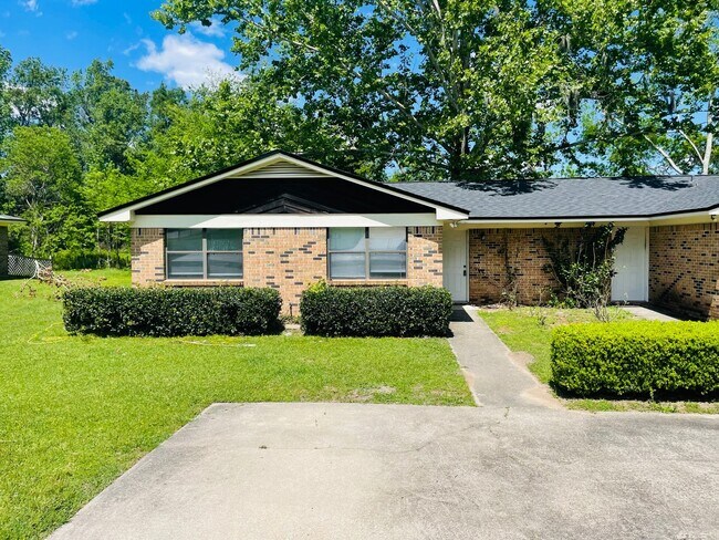 Foto del edificio - Spacious Duplex just north of I10 and Monroe