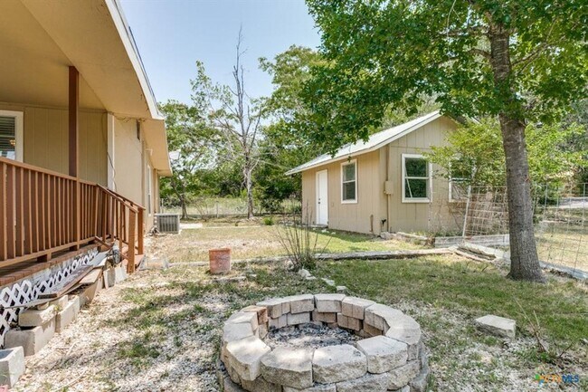 Building Photo - 3 Bedroom w/Work Shop & Carport!