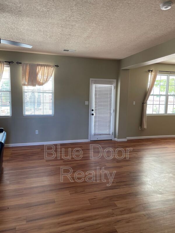 Building Photo - 3848 Buckskin Loop NE
