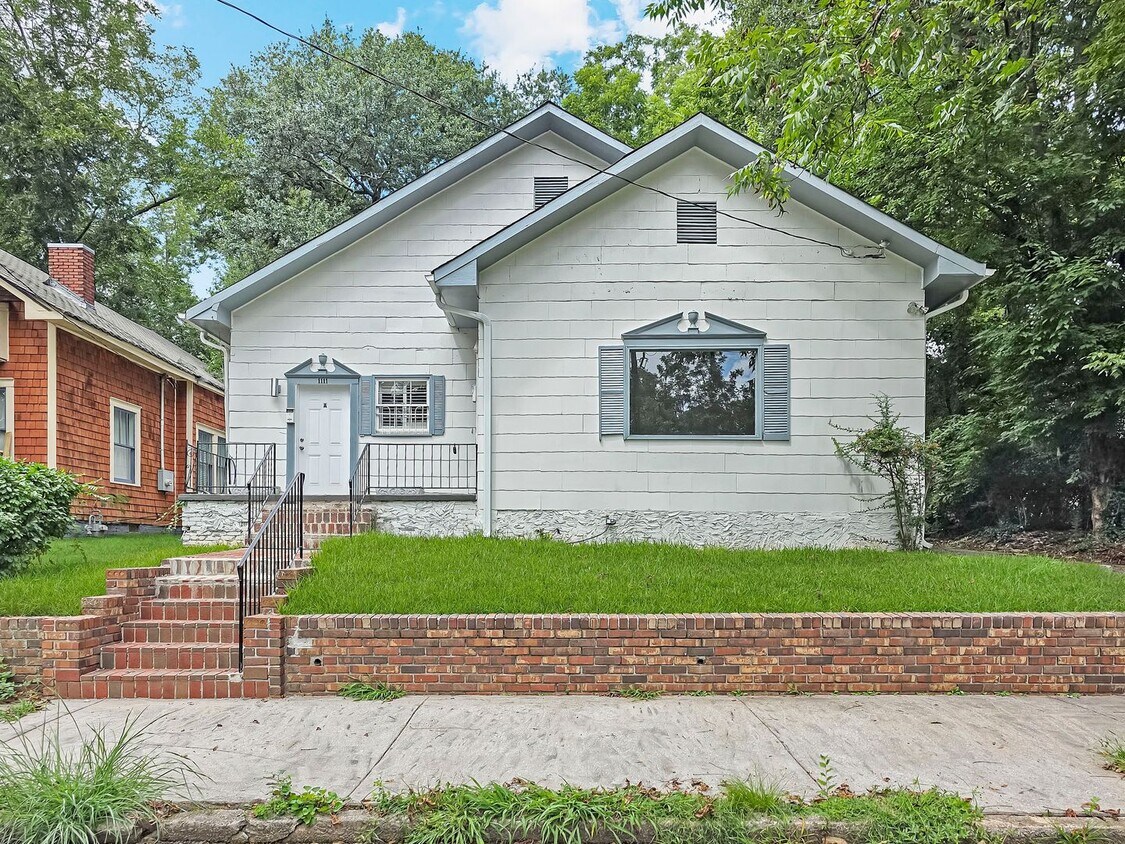 Foto principal - 1111 Lawton Pl SW