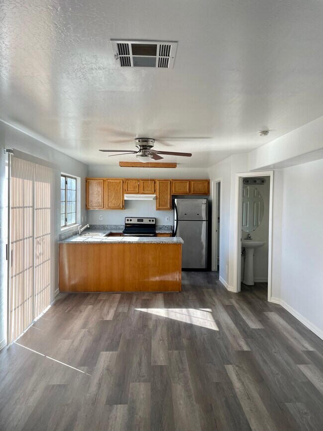 Foto del edificio - 1729 E Cambridge Ave