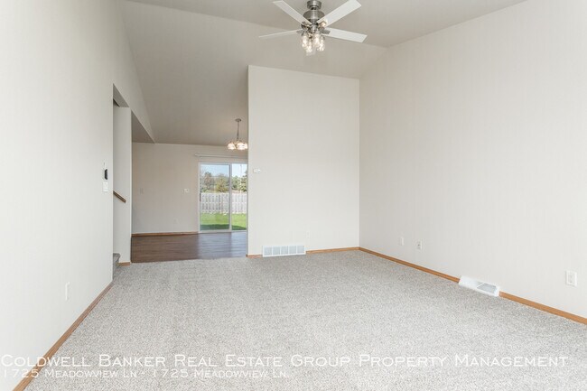 Building Photo - 1725 Meadow View Ln