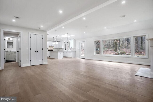 Foto del edificio - 358 Cherry Valley Rd
