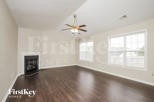 Foto del edificio - 4004 Village Park Ct