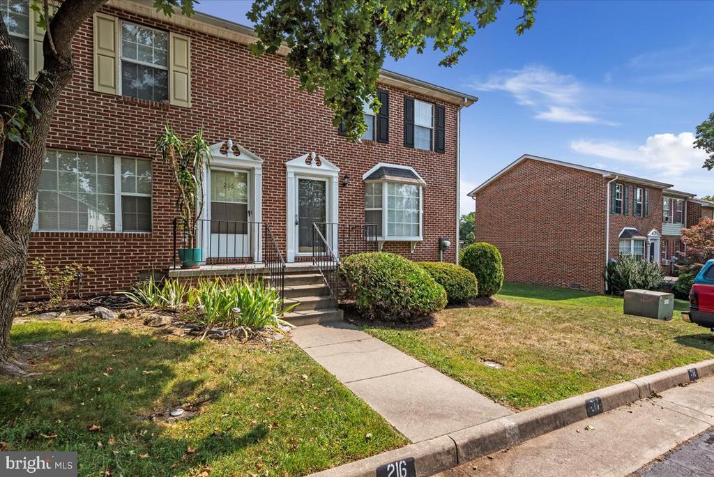 Primary Photo - 214 Waterford Ln