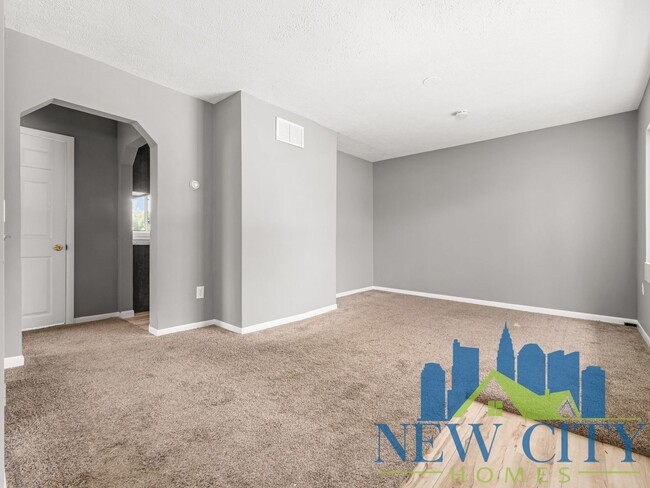 Building Photo - Refreshed Ranch on Large Lot - Urbancrest
