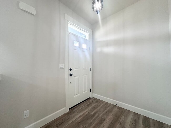Building Photo - Oregon City Home 3 Bed 2.5 Bath w/ Double ...