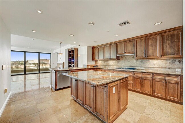 Foto del edificio - 7181 E Camelback Rd
