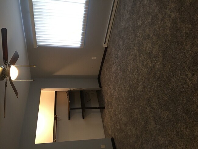 Foto del edificio - 350 N Birch St