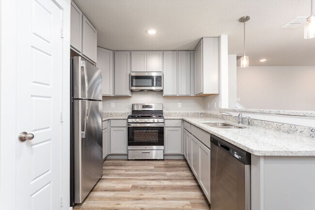 Foto del edificio - Modern Hunters Ranch Townhome | Resort-Style Amenities & Prime Location