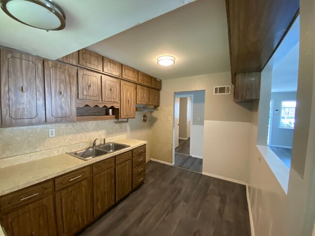 Building Photo - 208 Mc Alpine Dr