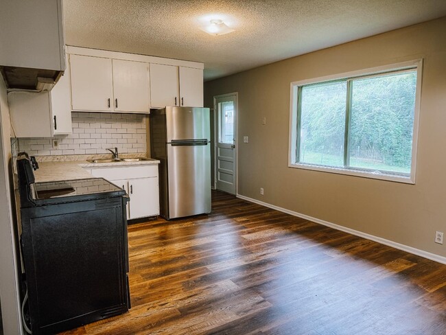 Building Photo - 918 Skyline Dr