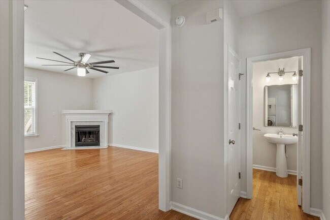 Foto del edificio - 2396 Sapphire Valley Dr