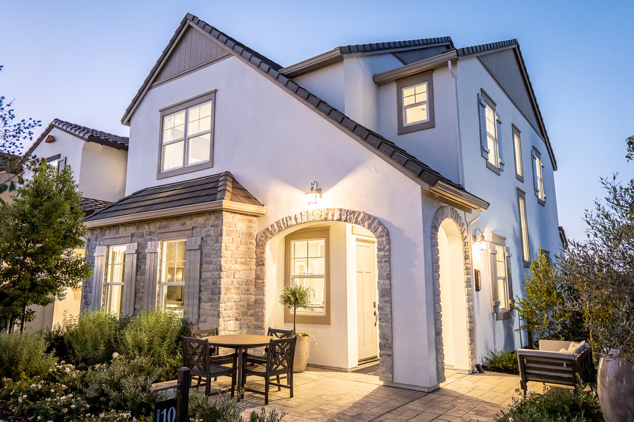 Foto principal - 3288 Crocker Dr