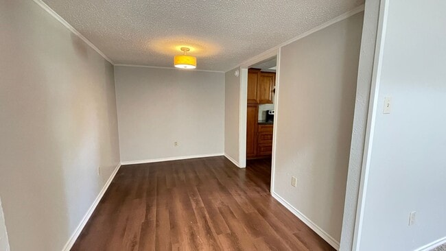 Building Photo - Spacious Townhome in the heart of Irving
