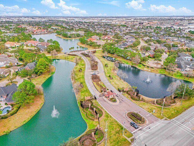 Foto del edificio - 6214 Laguna Del Rey Dr