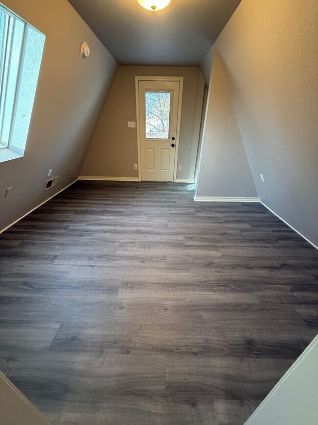 Foto del edificio - Cute 2 Bed 1 Bath A Frame House Washer & Dryer & Yard Care Included.