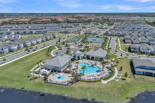 Building Photo - Luxurious Townhome in Lake Nona - A Perfec...