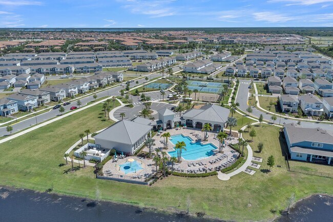 Foto del edificio - Luxurious Townhome in Lake Nona - A Perfec...