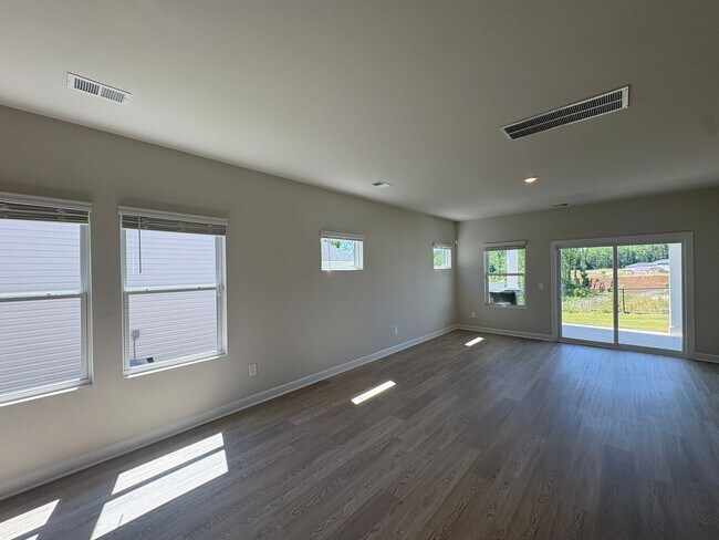 Foto del edificio - Beautiful Home with Space, Comfort & Modern Convenience