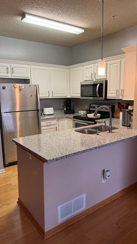 Foto del edificio - 6612 Olive Ln N