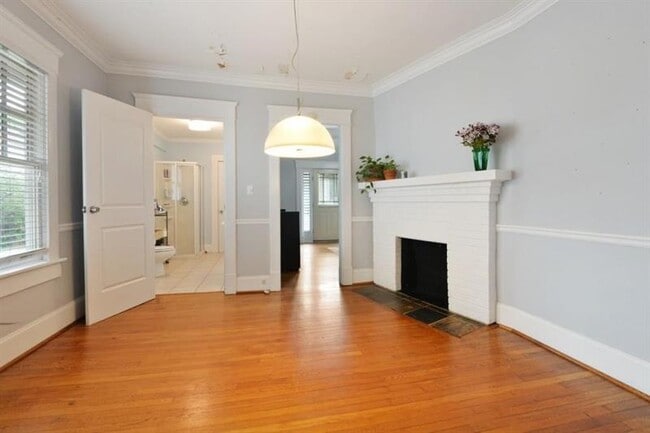 Building Photo - 564 Winton Terrace NE