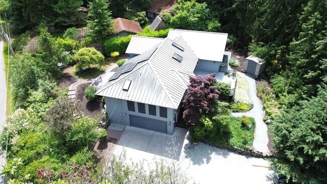 Foto del edificio - Lovely Clinton Home with Great Light and P...