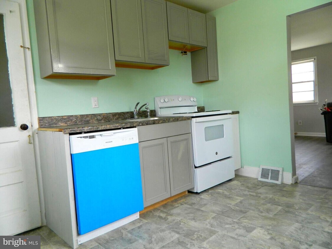 218 Deptford Ave, Woodbury, NJ 08096 House Rental in Woodbury, NJ