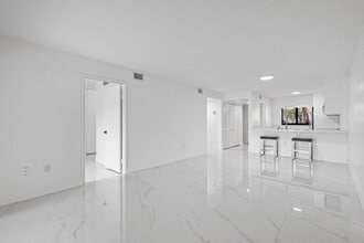 Building Photo - 510 W Park Dr