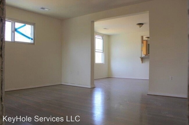 Building Photo - 4004 Oakford Ave