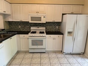 Building Photo - 7909 Sanibel Dr