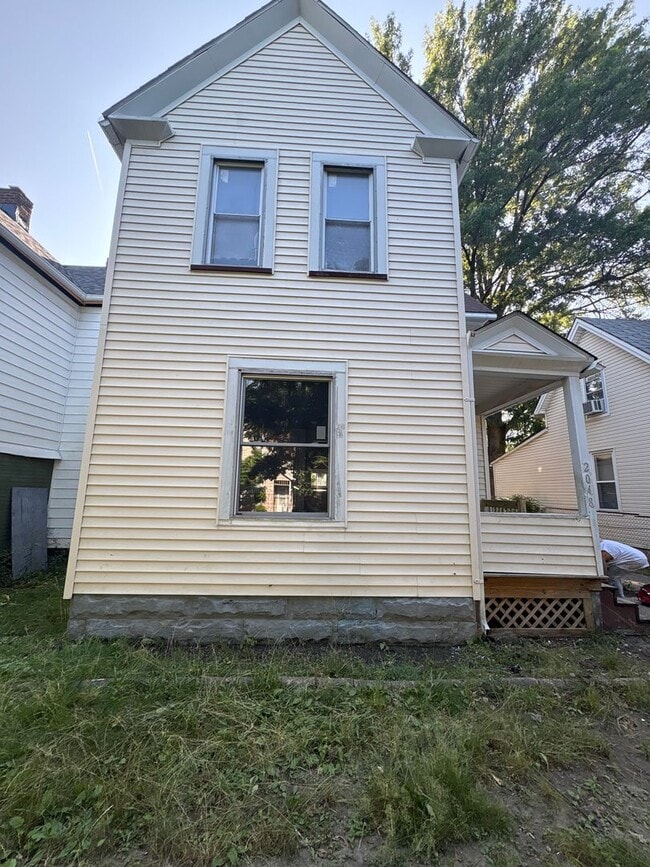 Building Photo - 2048 W 95th St