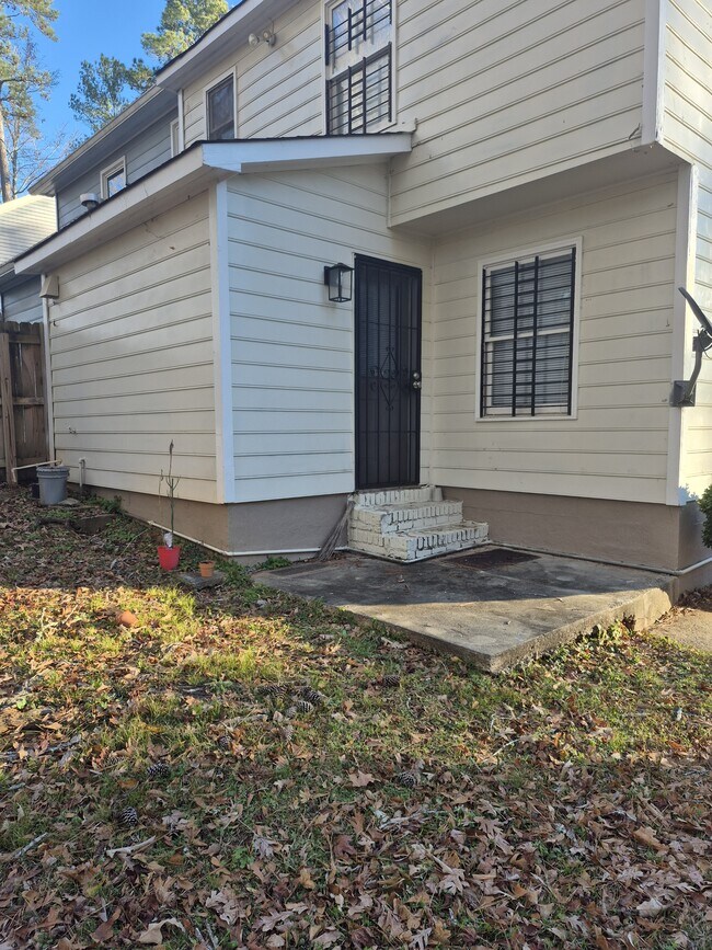 Foto del edificio - 130 Springdale Ct