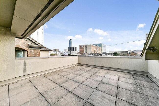 Foto del edificio - 3319 Bingham Manor Ln
