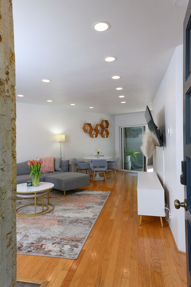 Building Photo - 8450 Via Sonoma