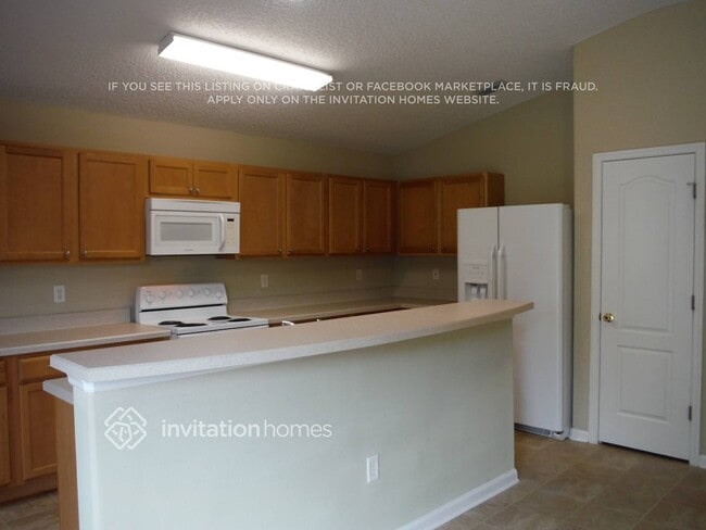 Foto del edificio - 11633 Brian Lakes Dr N