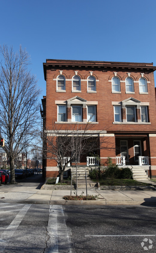 Primary Photo - 2845 N Calvert St