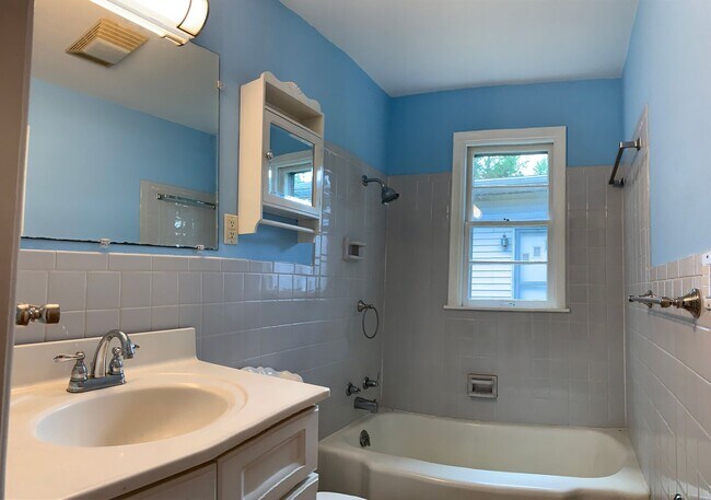 Foto del edificio - Available Now!