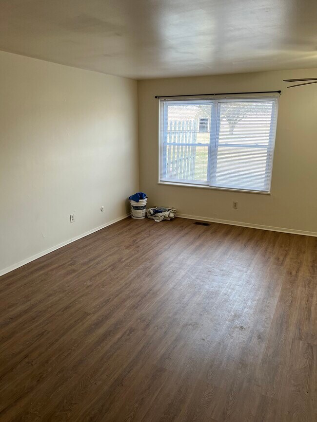 Building Photo - 5645 Twitchell Rd