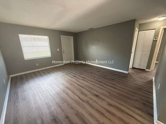 Foto del edificio - Cute & Quaint 2 Bedroom in Tampa!! READY NOW!!