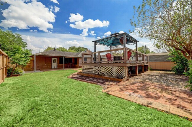 Building Photo - 5819 Anaqua Dr