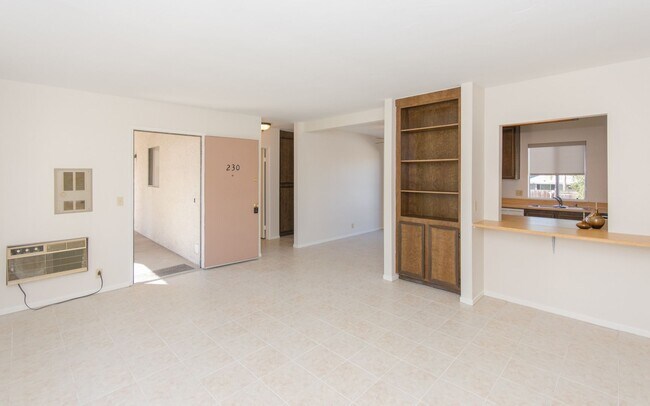 Building Photo - Cozy 1 Bedroom Condo in the Heart of Vista!