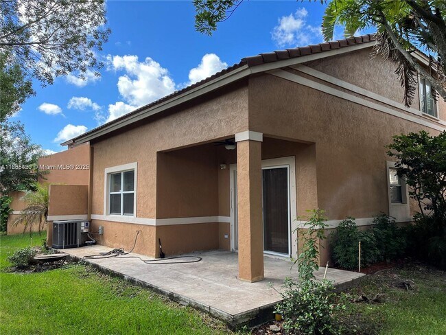 Foto del edificio - 2090 NW 99th Way