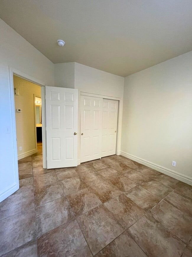 Building Photo - MOVE-IN READY 4BR/3BA SINGLE FAMILY HOME I...