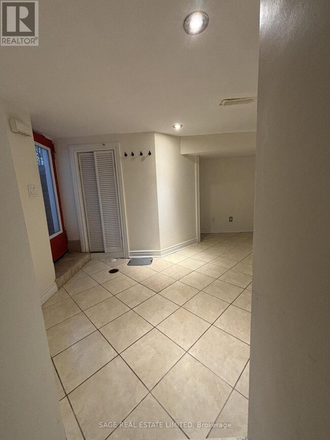 Building Photo - 417 Crawford St